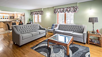 KKR Cottages - main cottage living room
